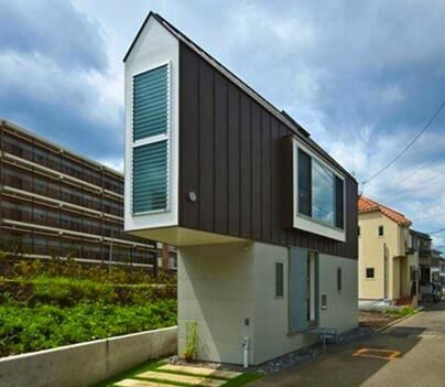 Vista exterior de la "Pequeña Mansión" en Japón