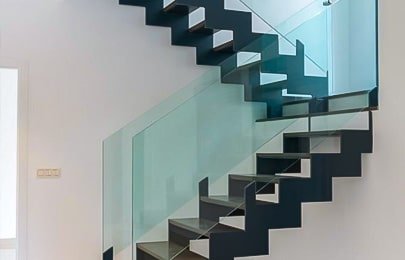Escalera en un con diseño moderno en el interior de una casa