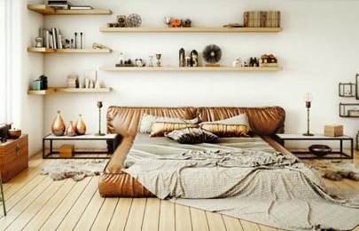 Repisas flotantes modernas hechas con madera en la esquina de un dormitorio