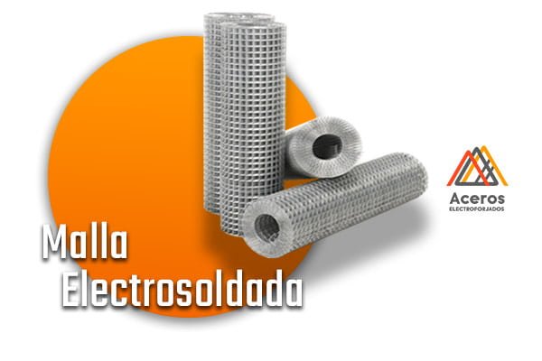 Rollos de mall a electrosoldada sobre fondo blanco